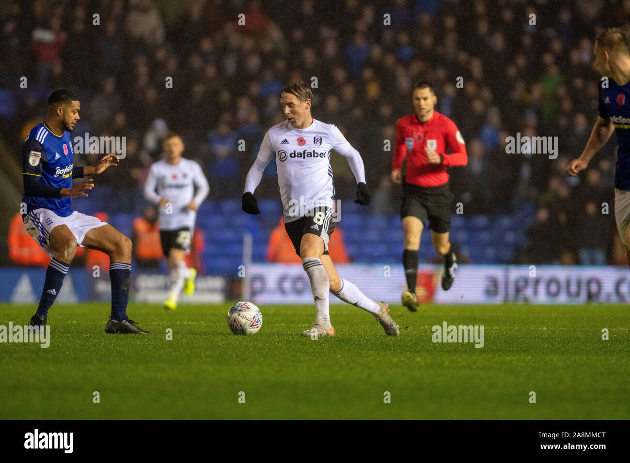 9 novembre 2019, St Andrews, Birmingham, Inghilterra; Sky scommessa campionato, Birmingham City v Fulham : Stefan Johansen (08) di Fulham corre con la palla Credito: Gareth Dalley/news immagini Foto Stock