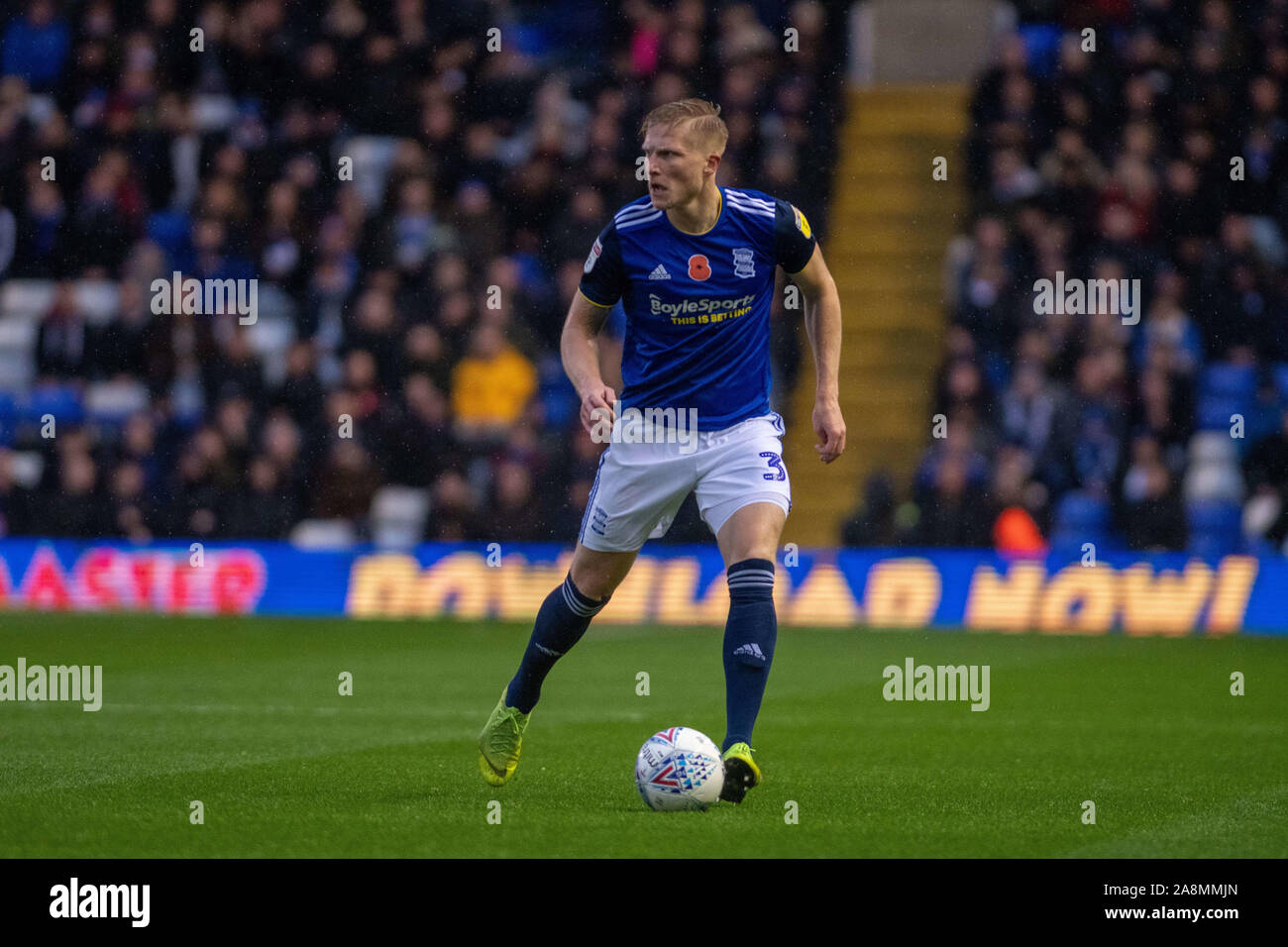 9 novembre 2019, St Andrews, Birmingham, Inghilterra; Sky scommessa campionato, Birmingham City v Fulham : Kristian Pedersen (03) di Birmingham City cerca il miglior pass Credito: Gareth Dalley/news immagini Foto Stock