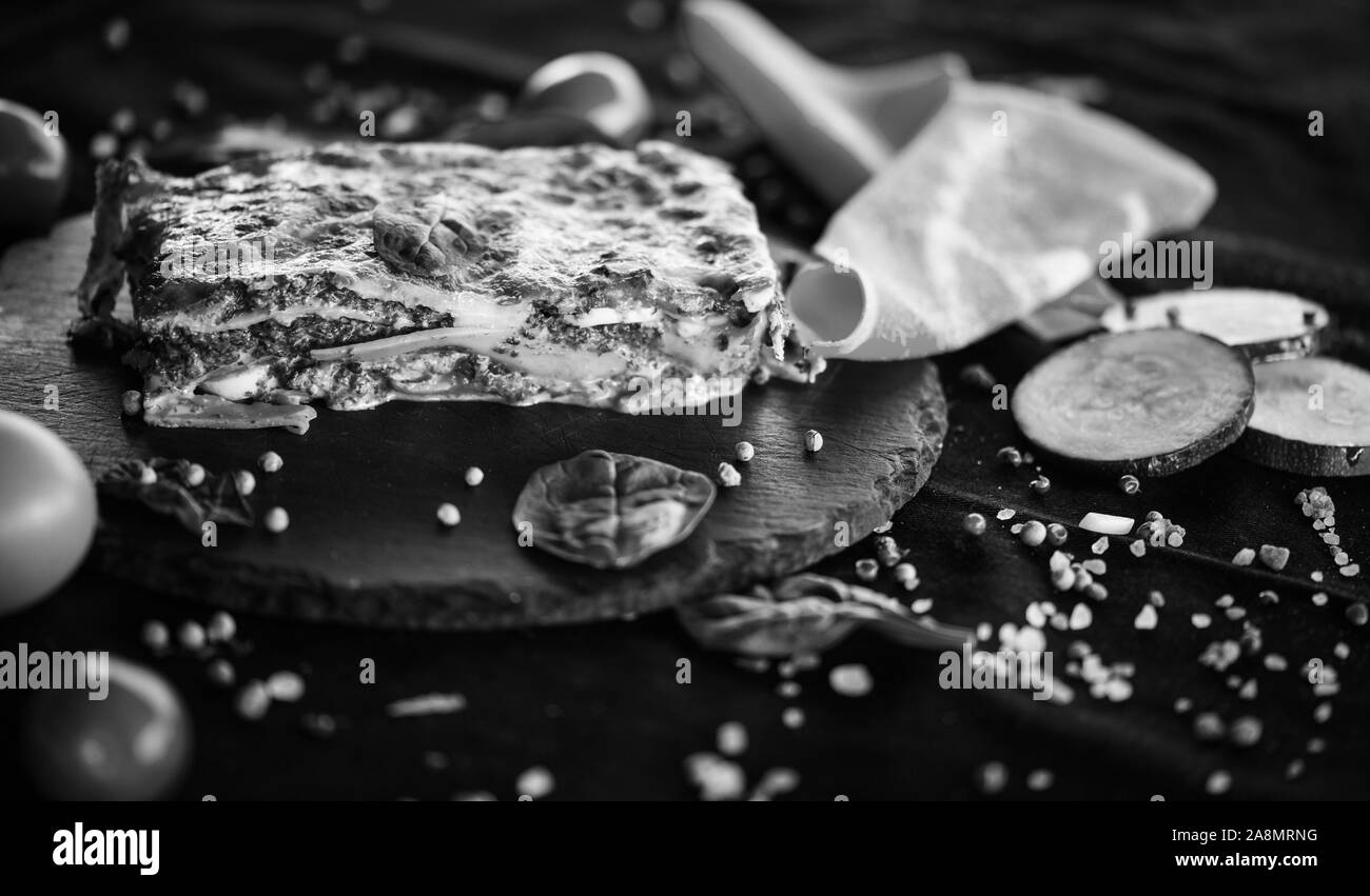 deliziose lasagne fatte in casa - con ingredienti freschi dopo una tradizionale ricevuta italiana Foto Stock