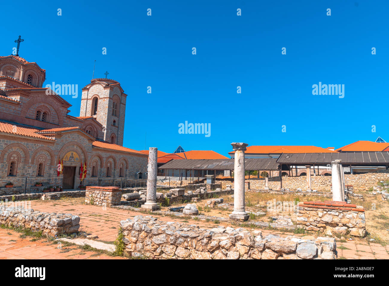 Vista della chiesa dei Santi Clemente e Panteleimona. È macedone Chiesa Ortodossa presso il lago di Ohrid. Foto Stock