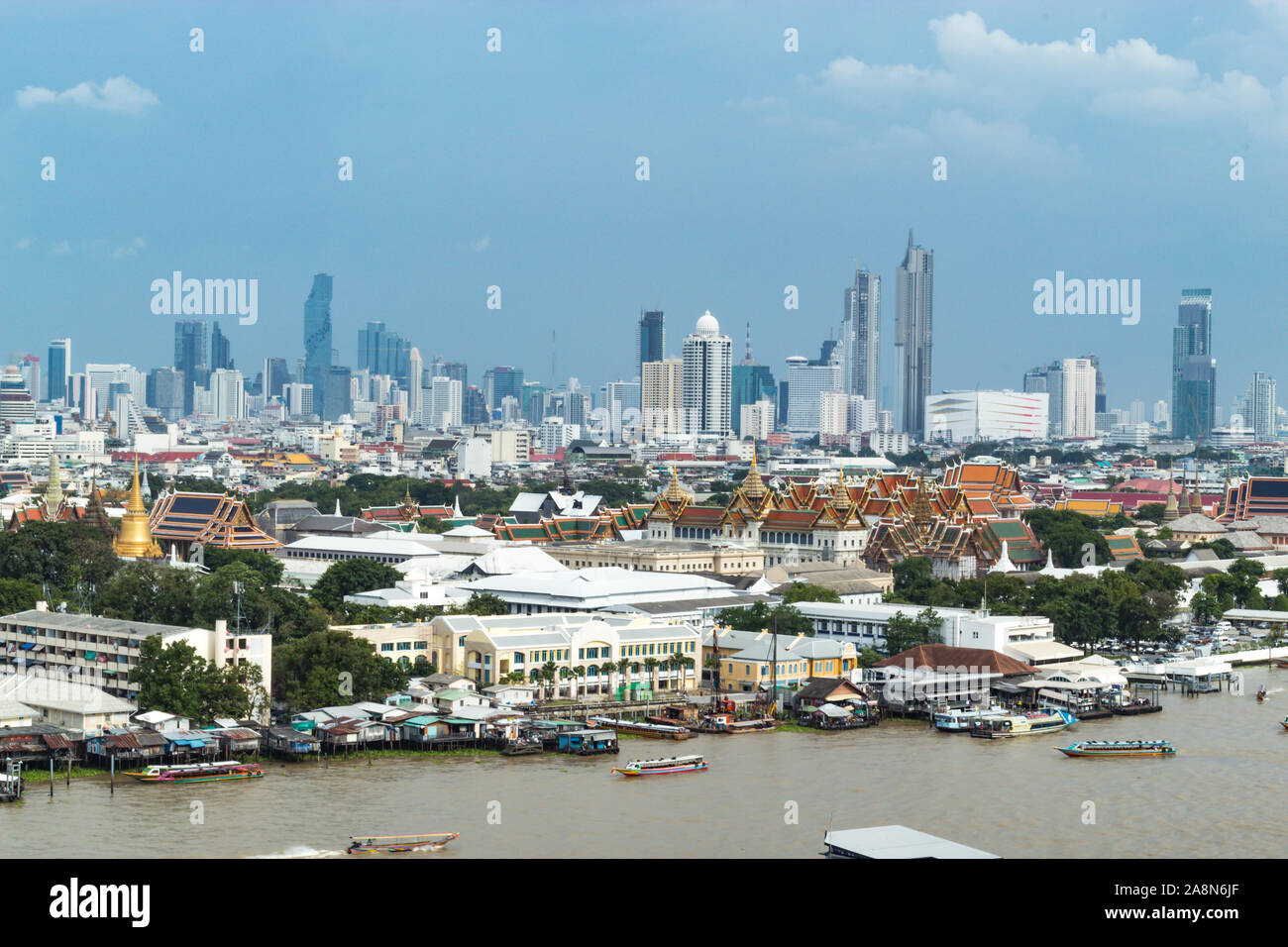 Paesaggio urbano in punto di vista e il fiume Chao Phraya a Bangkok , Thailandia. Foto Stock