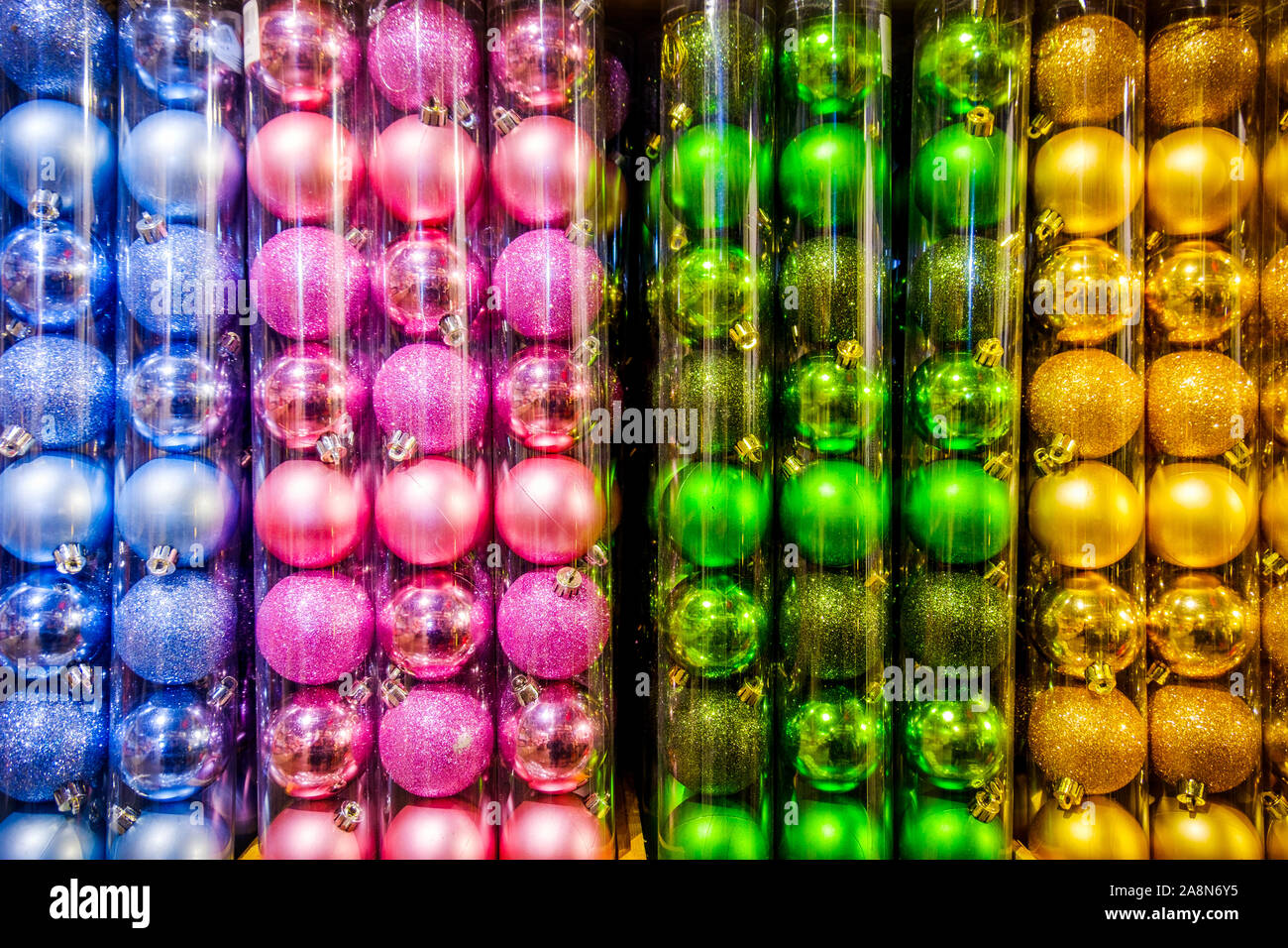 Le palle di Natale la texture per la vendita di sottofondo del negozio Foto Stock