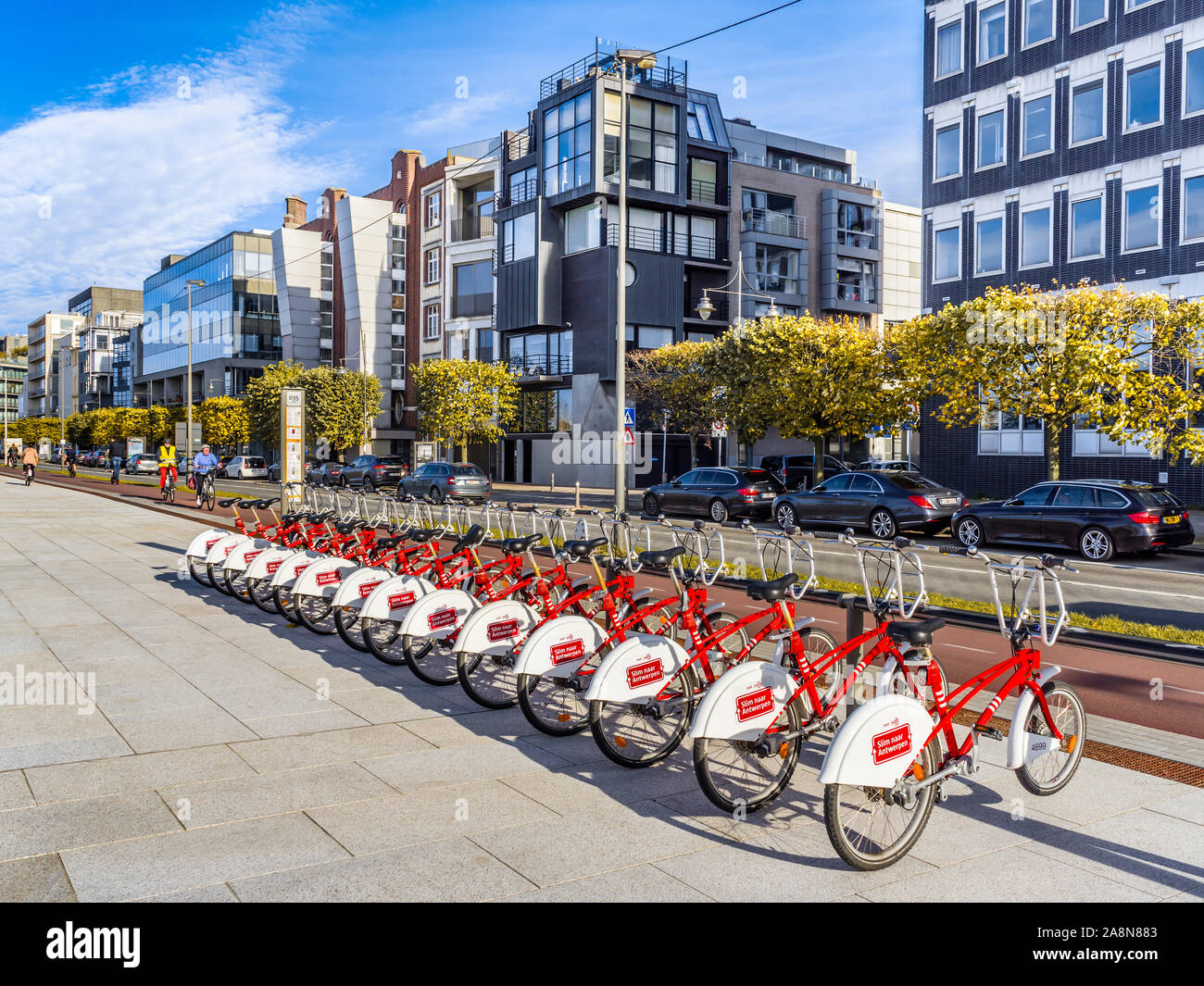 Parcheggio / punto di noleggio per noleggiare biciclette - Anversa, Belgio. Foto Stock