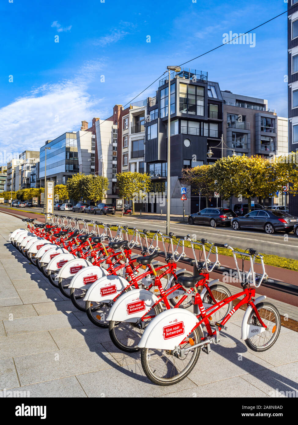 Parcheggio / punto di noleggio per noleggiare biciclette - Anversa, Belgio. Foto Stock