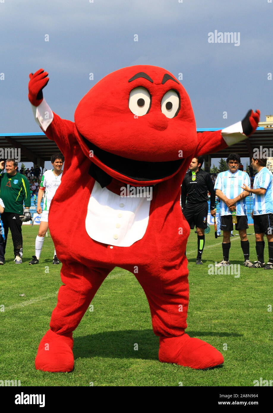 Il Gabibbo Tv character ospitato in una partita di calcio di beneficenza Foto Stock