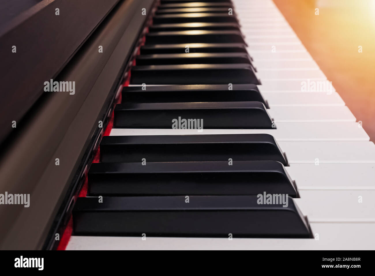 Pianoforte classico tastiera con il fuoco selettivo. Foto Stock