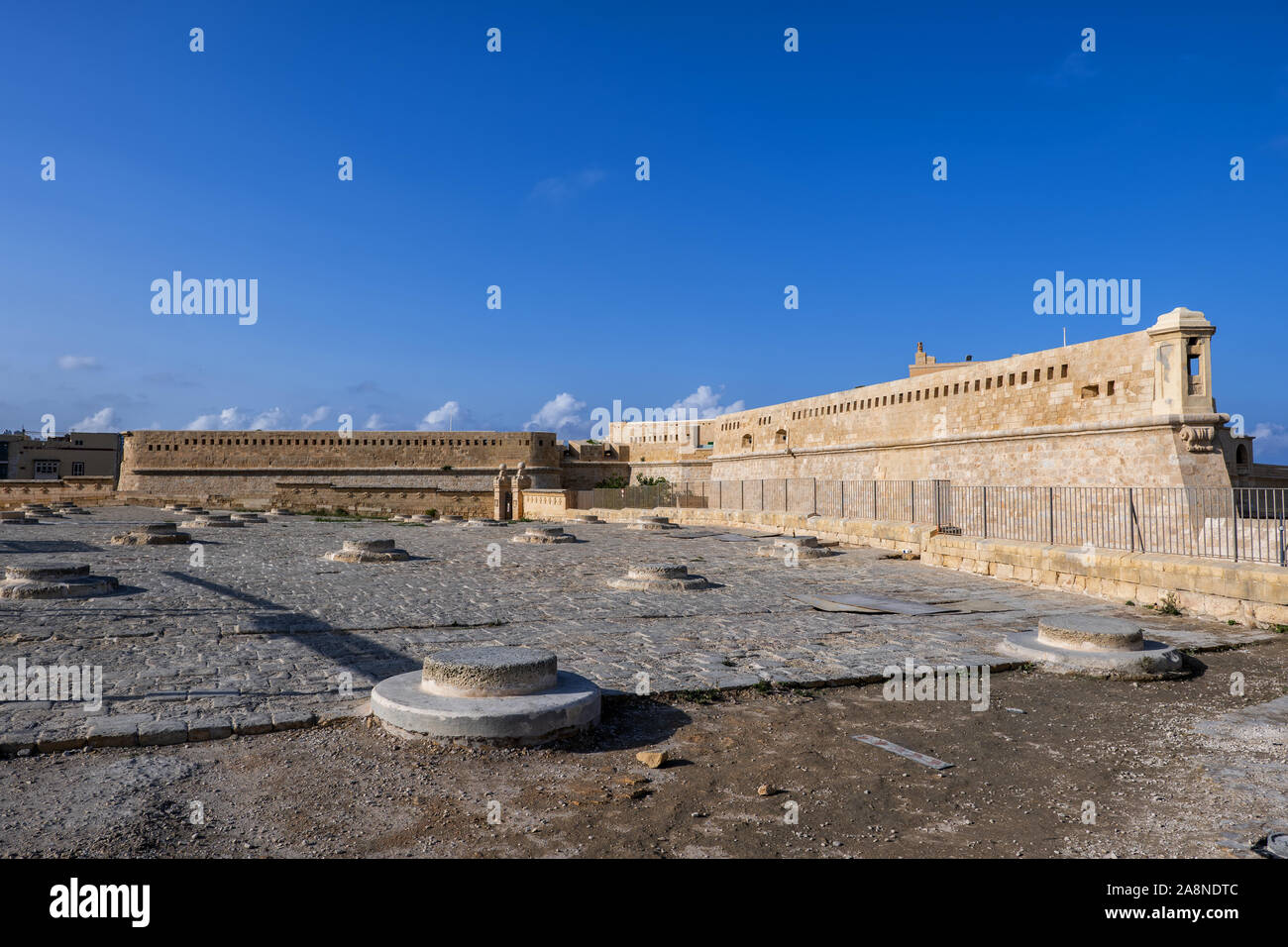 Il Forte Sant'Elmo a La Valletta, Malta, il XVI secolo punto di riferimento della città, fortificazione costruita per ordine di San Giovanni. Foto Stock