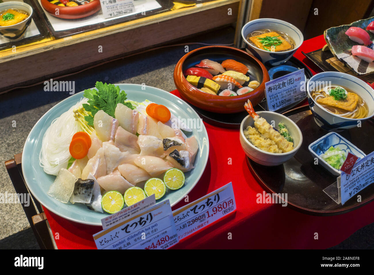Osaka, Giappone - Ottobre 27th, 2019: Plastica modelli alimentari visualizzati al di fuori del ristorante. Foto Stock