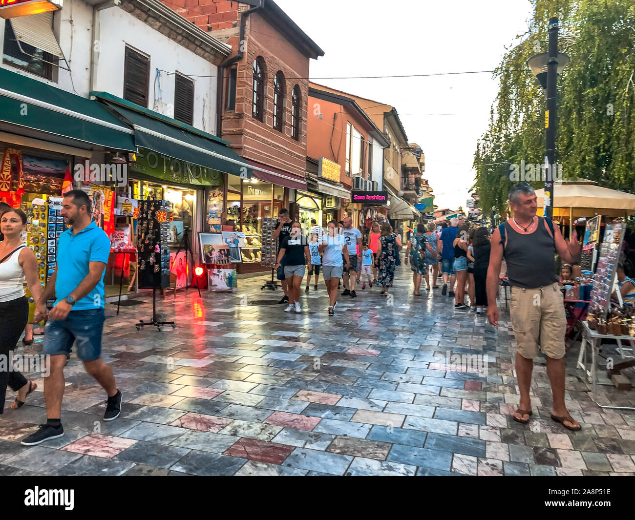 OHRID MACEDONIA - Agosto 7, 2019 : vista degli edifici di Ohrid strade nella Repubblica di Macedonia. Ohrid è patrimonio culturale dell'UNESCO. Foto Stock