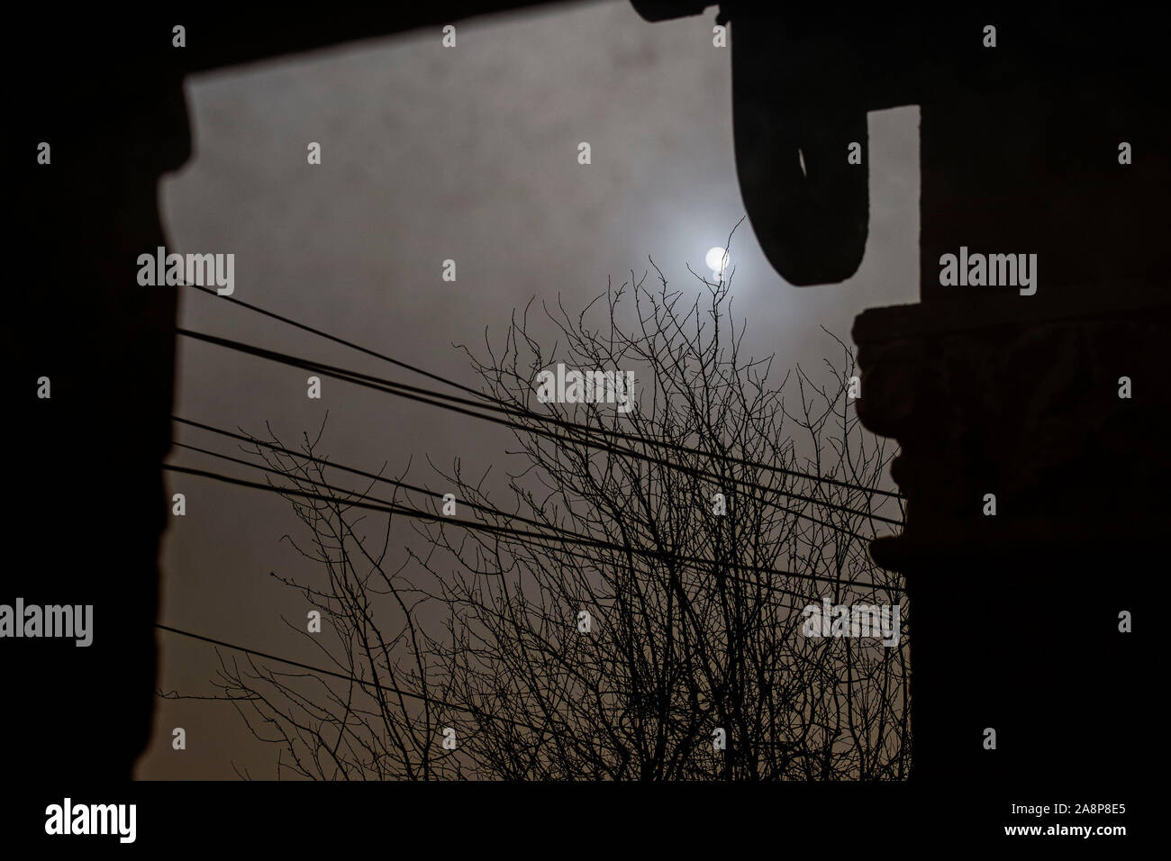 Cielo di mezzogiorno Foto Stock