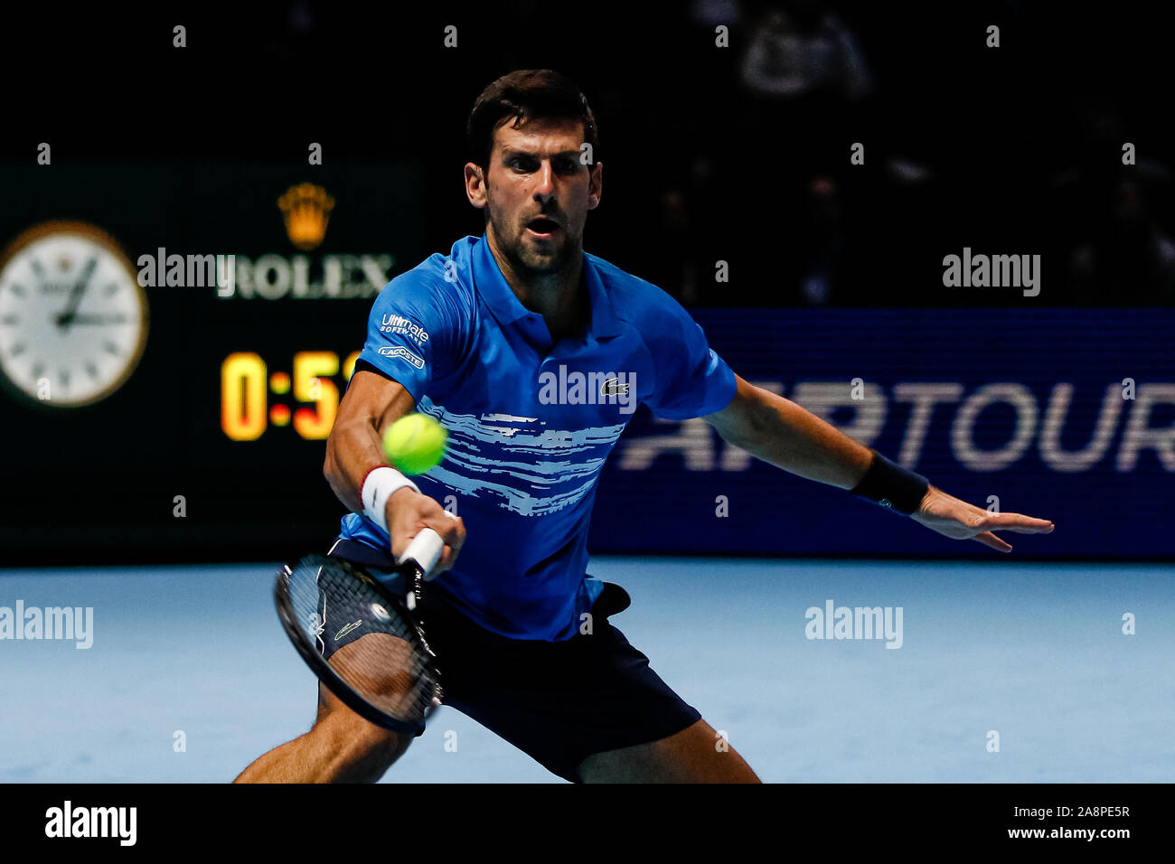 Londra, Regno Unito. Decimo Nov, 2019. Novak Djokovic di Serbia durante la sua partita contro Berrettini di Italia il Giorno Uno del Nitto ATP World Tour Finals presso l'Arena O2 il 10 novembre 2019 a Londra, Inghilterra Credit: Indipendente Agenzia fotografica/Alamy Live News Foto Stock