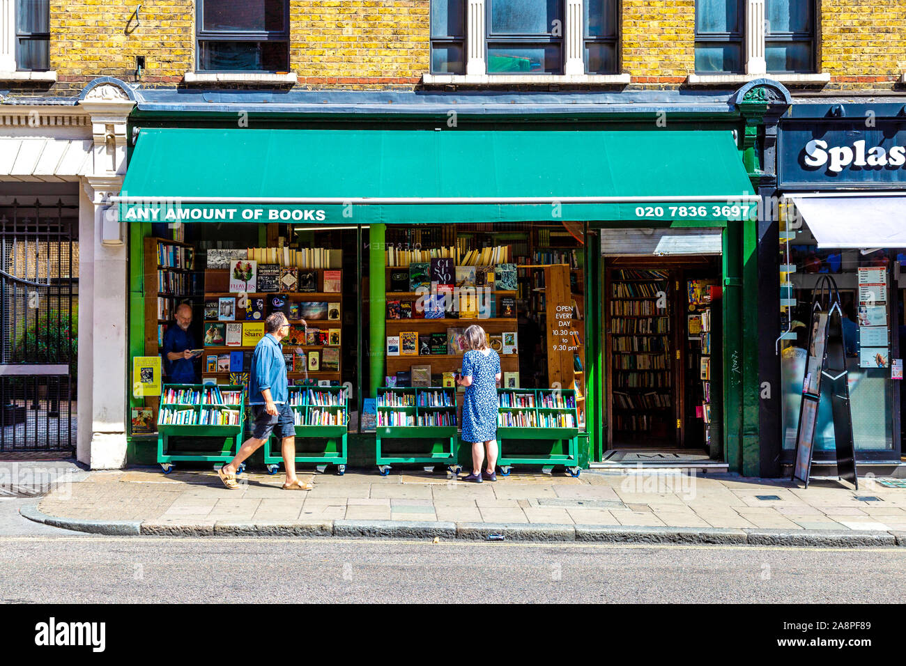 Qualsiasi quantità di libri bookshop in Charing Cross Road, Londra, Regno Unito Foto Stock