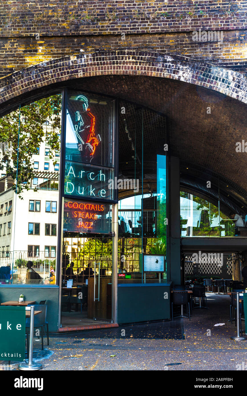 Il ristorante e wine bar Archduke a Southbank, Londra, Regno Unito Foto Stock