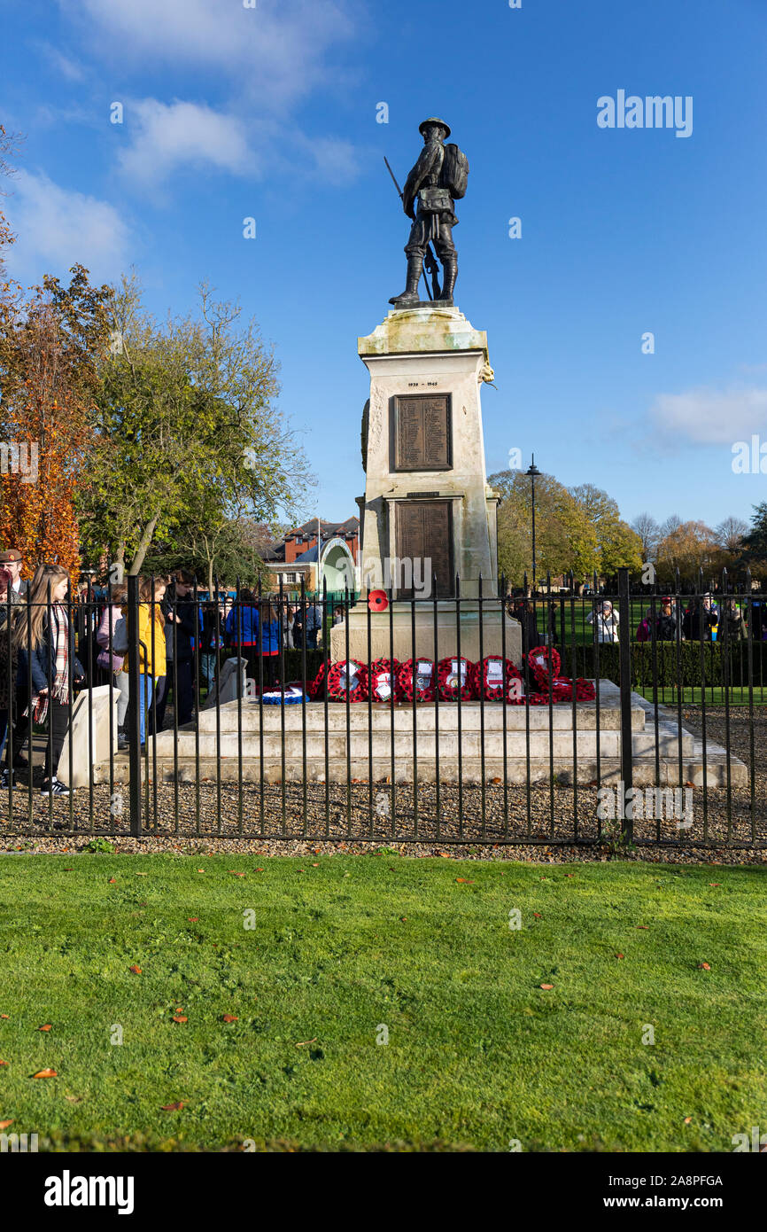 Trowbridge Royal British Legion Remembrance Sunday Parade, 10 novembre 2019, arriva al War Memorial a Trowbridge Park, Wiltshire, Inghilterra, Regno Unito Foto Stock
