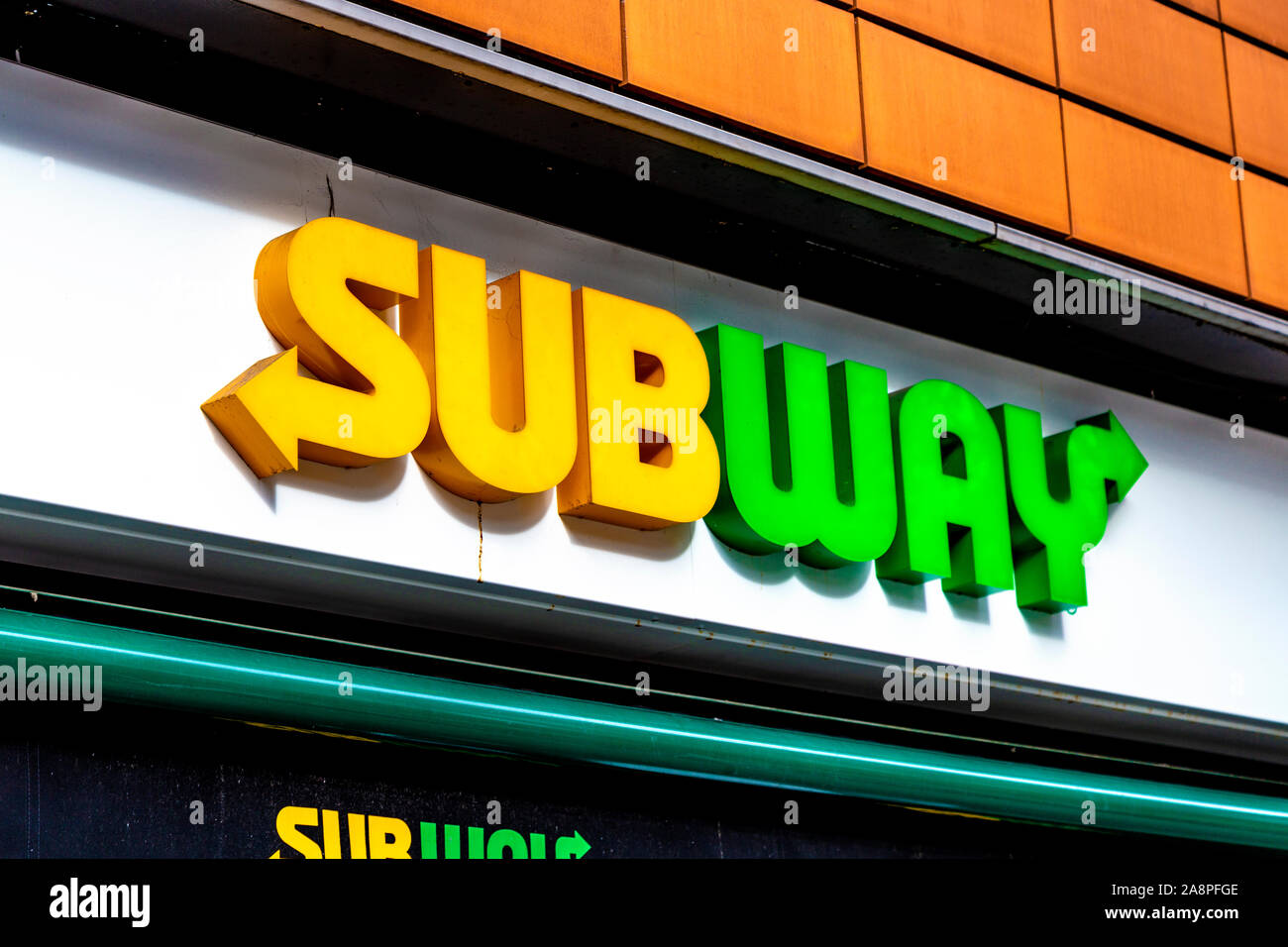 Cartello con il logo della catena sandwich della metropolitana Foto Stock