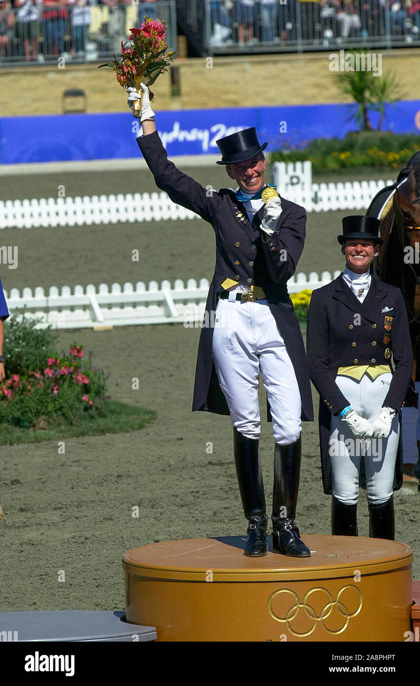 Medaglia d'oro presentazione di Anky van Grunsven dei Paesi Bassi, i Giochi Olimpici di Sydney 2000 Foto Stock