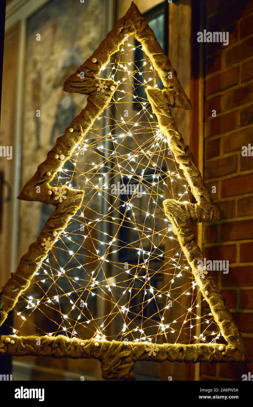 Luci a forma di un albero di Natale Foto Stock