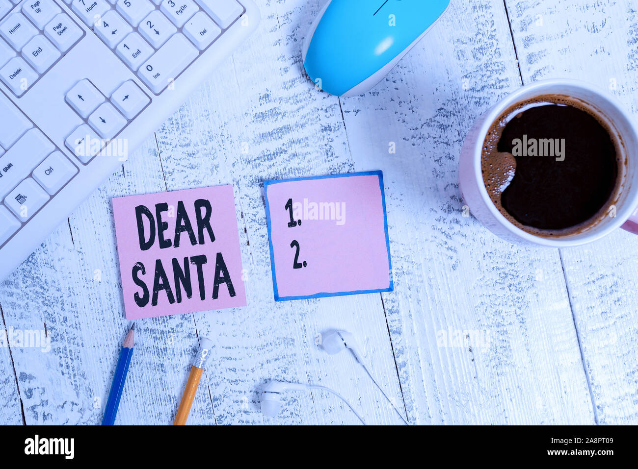 Parola di scrittura di testo Cari santa. Business photo vetrina lettera destinati a Babbo Natale scritti dai ragazzi durante il Natale dei dispositivi tecnologici colorato Foto Stock