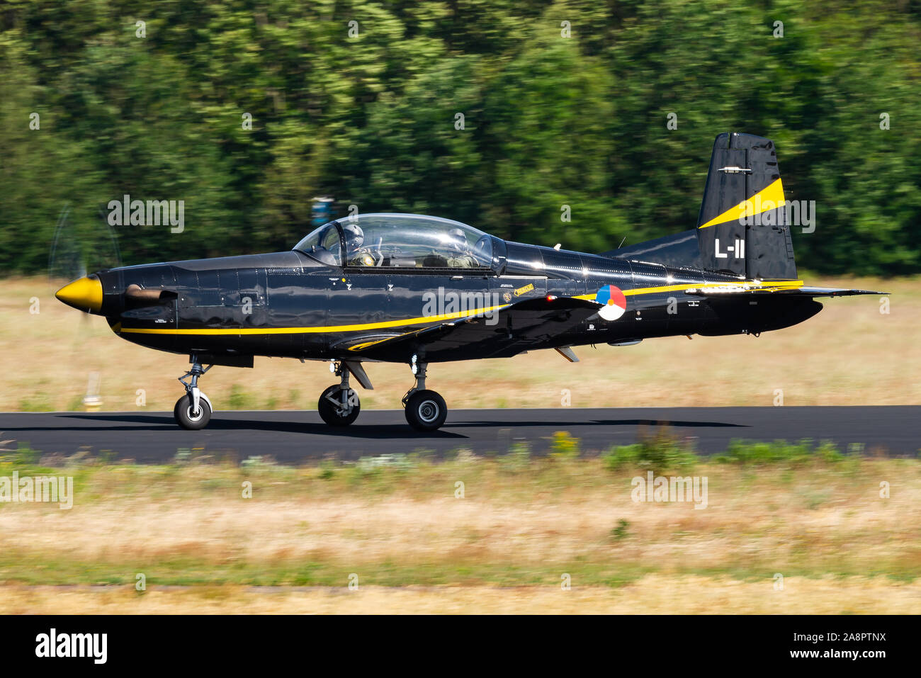 Un Pilatus PC-7 da 131 Squadrone (militare iniziale addestramento di volo) dell'aviazione reale dei Paesi Bassi. Foto Stock