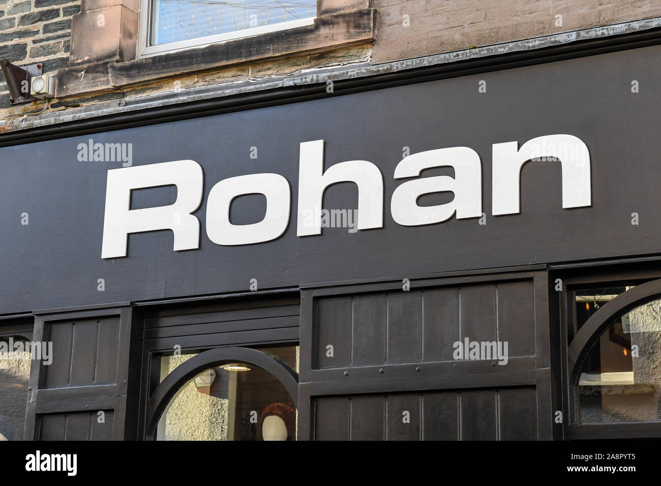 Il Rohan abbigliamento outdoor shop segno, Keswick, Cumbria, England, Regno Unito Foto Stock