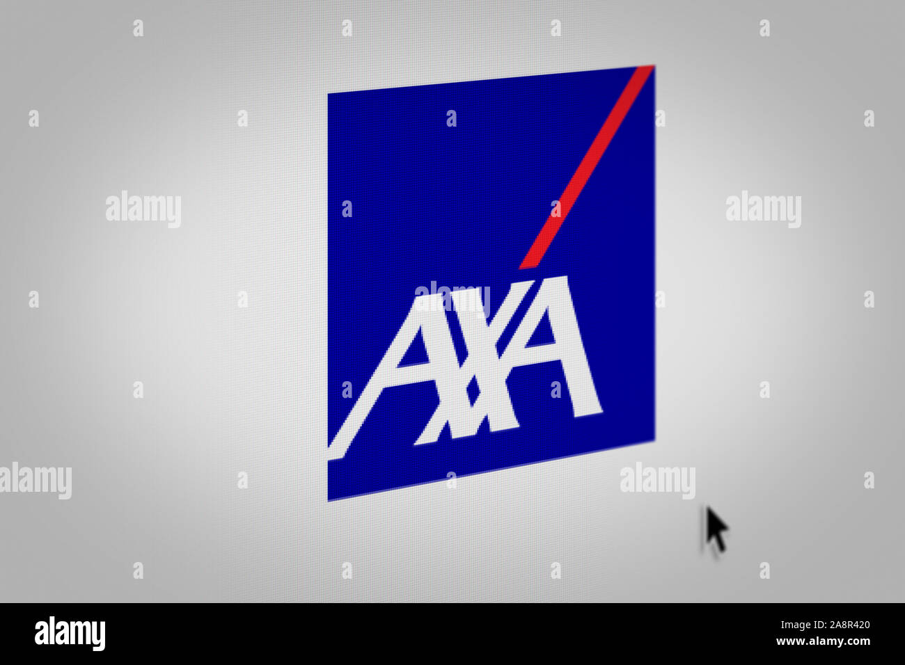 Logo della società pubblica di AXA visualizzata sullo schermo di un computer in close-up. Credito: PIXDUCE Foto Stock