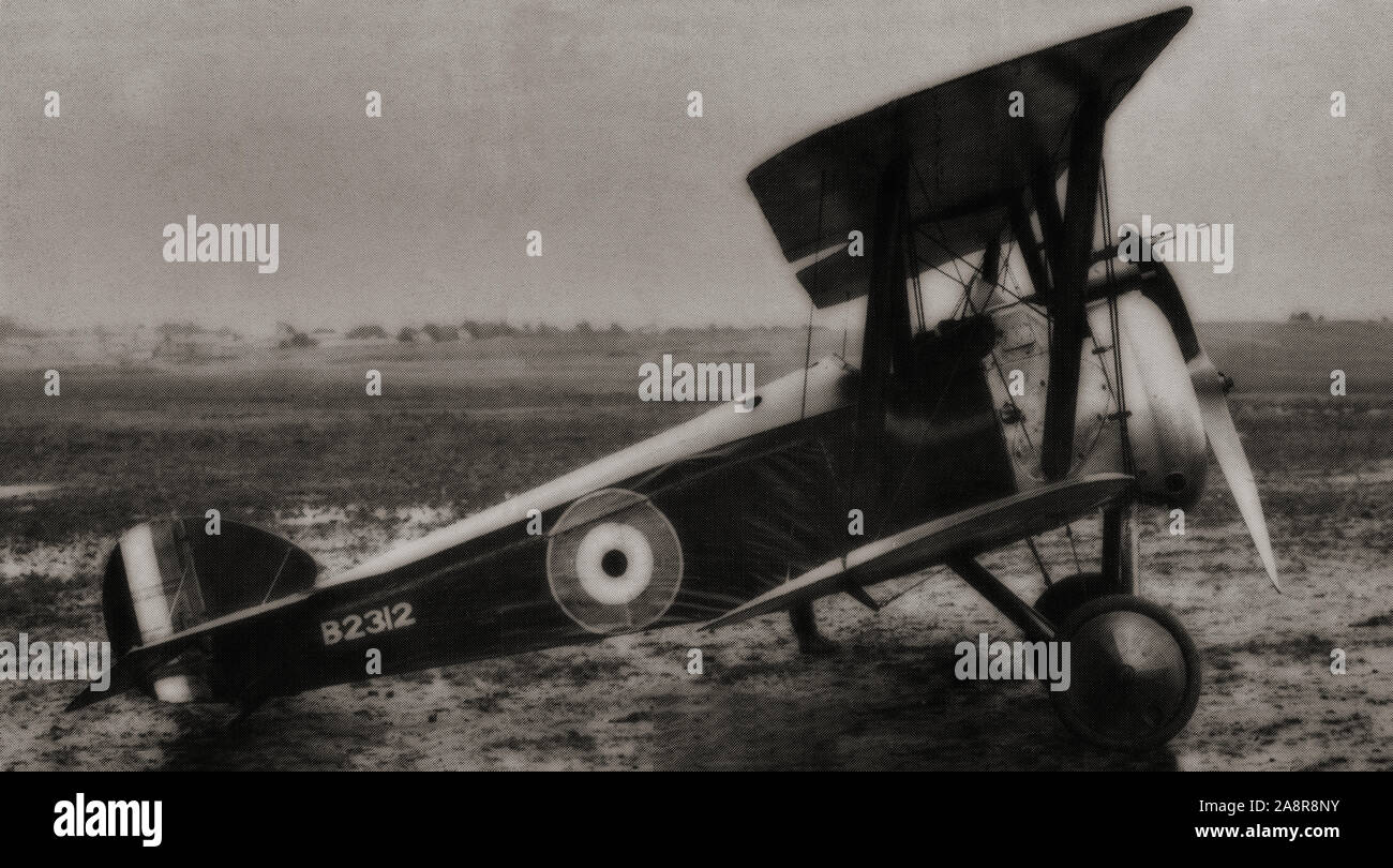 Il Sopwith Camel, British Prima Guerra Mondiale biplano monoposto fighter aircraft introdotto sul fronte occidentale nel 1917. Essa è stata alimentata da un unico motore rotativo ed era armata con twin sincronizzata Vickers mitragliatrici. Anche se difficile da gestire, è previsto un elevato livello di manovrabilità di un pilota esperto, un attributo che è stato molto apprezzato per il tipo di impiego principale come un aereo di combattimento aereo. In totale, Camel piloti sono stati accreditati con downing 1,294 aereo nemico, più di qualsiasi altro combattente alleato del conflitto. Foto Stock