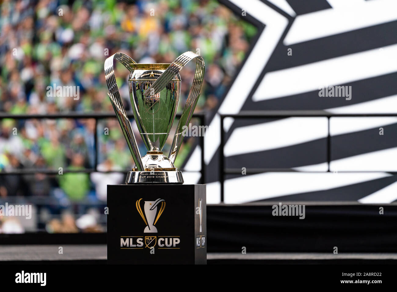 Seattle, Stati Uniti d'America. Decimo Nov, 2019. La tazza di MLS siede pronti e in attesa di essere sollevato dal Seattle sirene. Credito: Ben Nichols/Alamy Live News Foto Stock