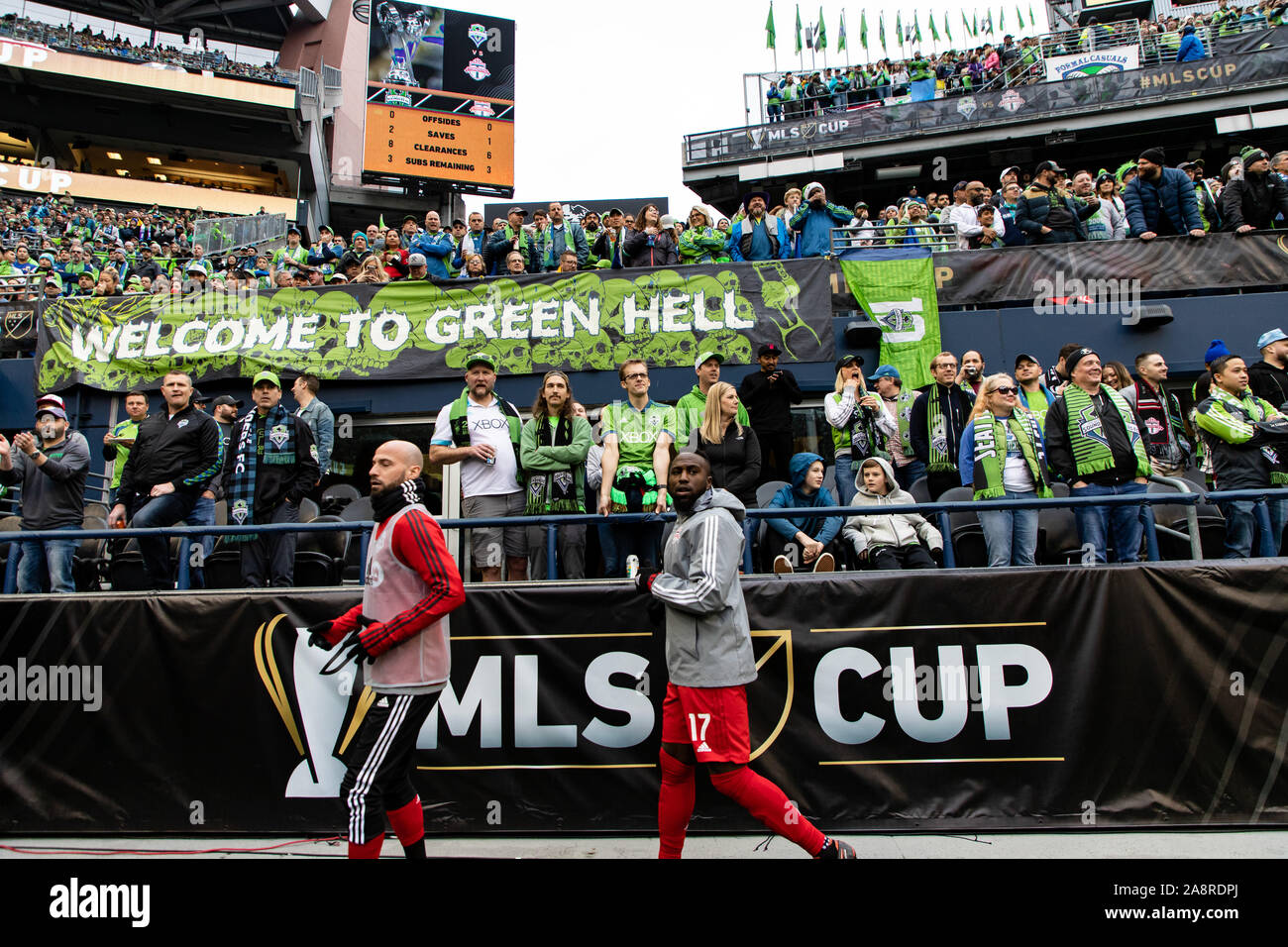 Seattle, Stati Uniti d'America. Decimo Nov, 2019. Toronto FC's sostituti warm up nella parte anteriore del Seattle sirene fan. Credito: Ben Nichols/Alamy Live News Foto Stock