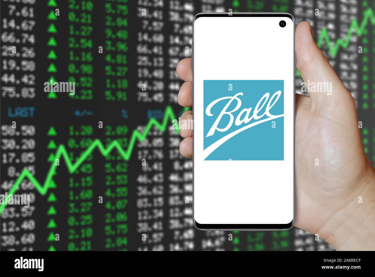 Il logo della società pubblica sfera Corp visualizzato su uno smartphone. Positivo del mercato azionario sfondo. Credito: PIXDUCE Foto Stock