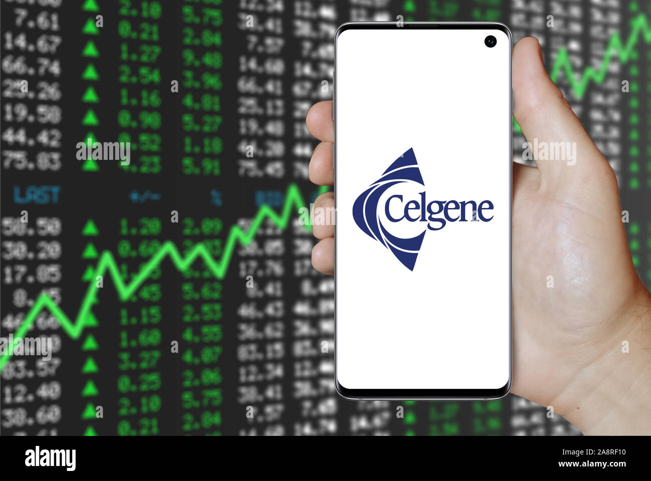 Il logo della società pubblica Celgene Corp. visualizzata su uno smartphone. Positivo del mercato azionario sfondo. Credito: PIXDUCE Foto Stock