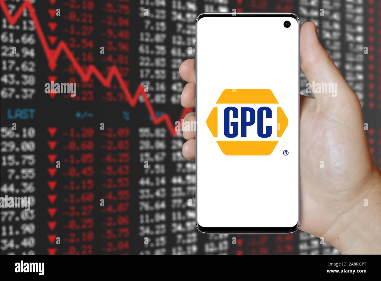 Il logo della società pubblica a pezzi di ricambio originali visualizzati su uno smartphone. Stock negativi sullo sfondo del mercato. Credito: PIXDUCE Foto Stock