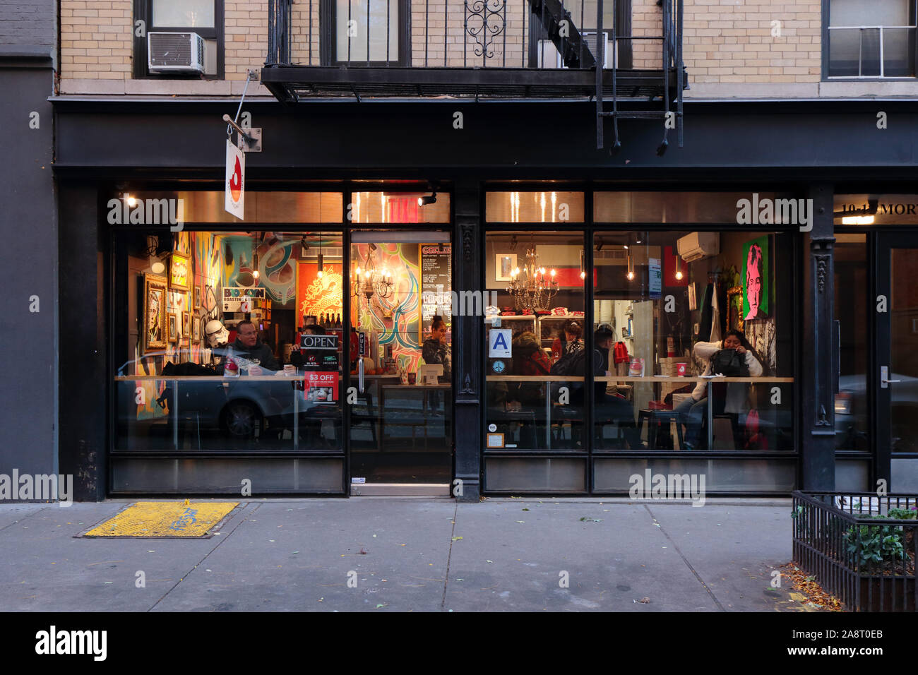 Il progetto della ciambella, 10 Morton Street, New York, NY. esterno alla vetrina di ciambella, caffetteria nel Greenwich Village quartiere di Manhattan. Foto Stock