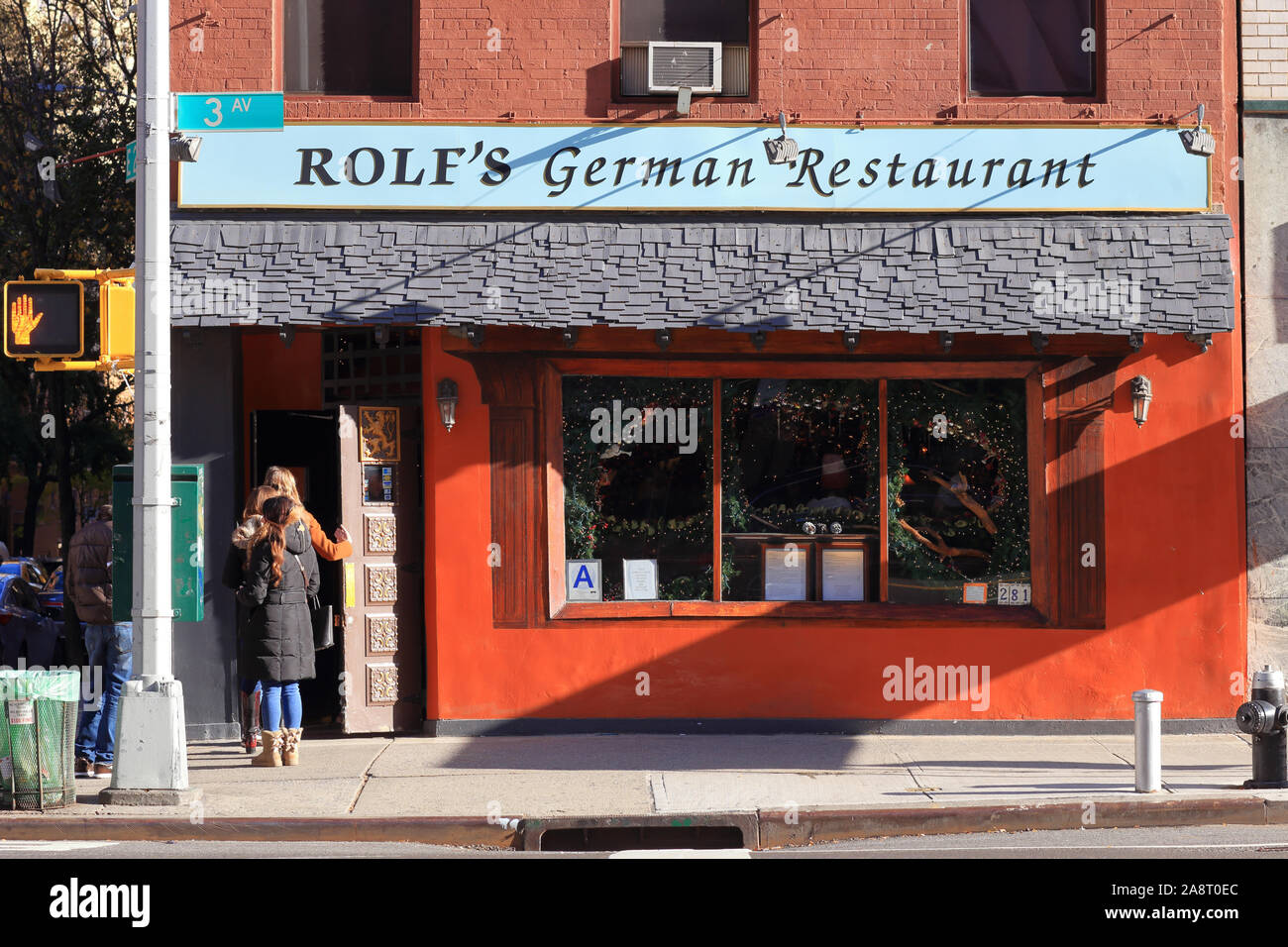 Rolf, 281 3rd Avenue, New York, NY. esterno alla vetrina di un ristorante tedesco nel quartiere Gramercy di Manhattan. Foto Stock