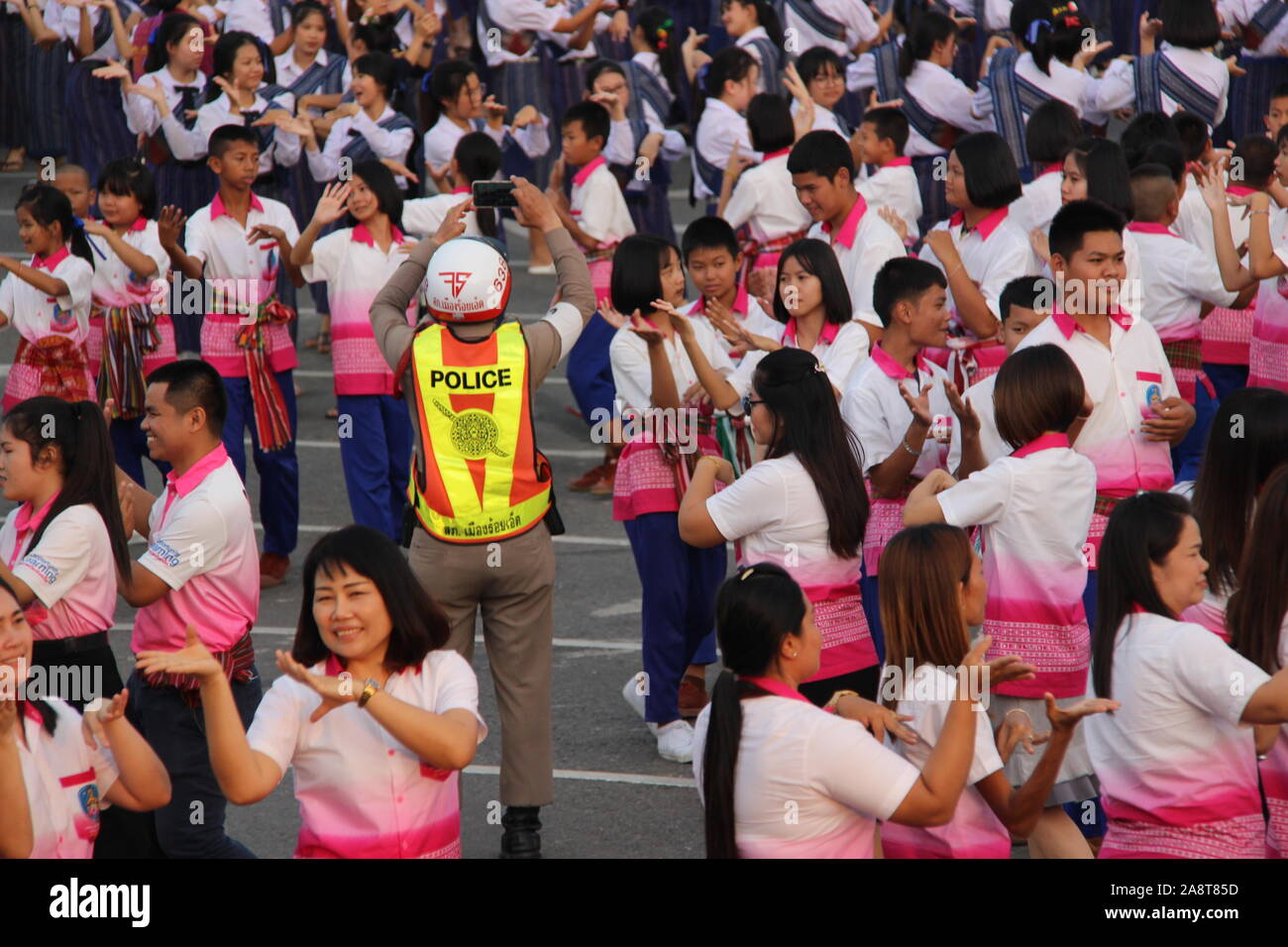 Antica buddista Siamese Loy Krathong feste danzanti Roi Et, Thailandia Foto Stock