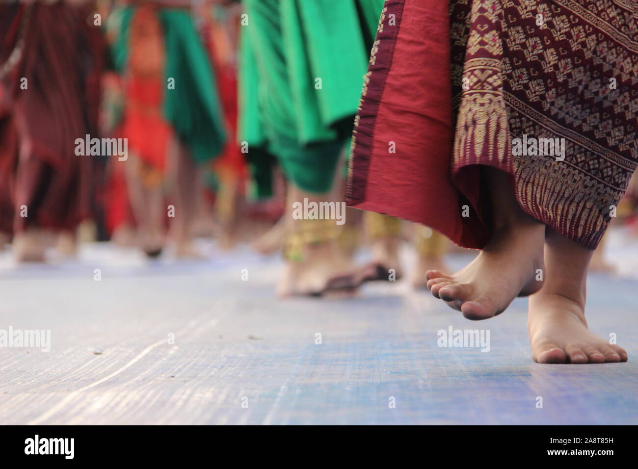 Antica buddista Siamese Loy Krathong feste danzanti Roi Et, Thailandia Foto Stock