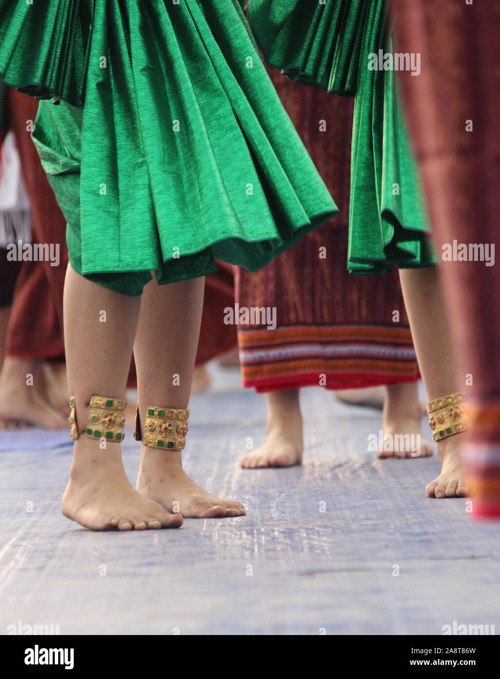 Antica buddista Siamese Loy Krathong feste danzanti Roi Et, Thailandia Foto Stock