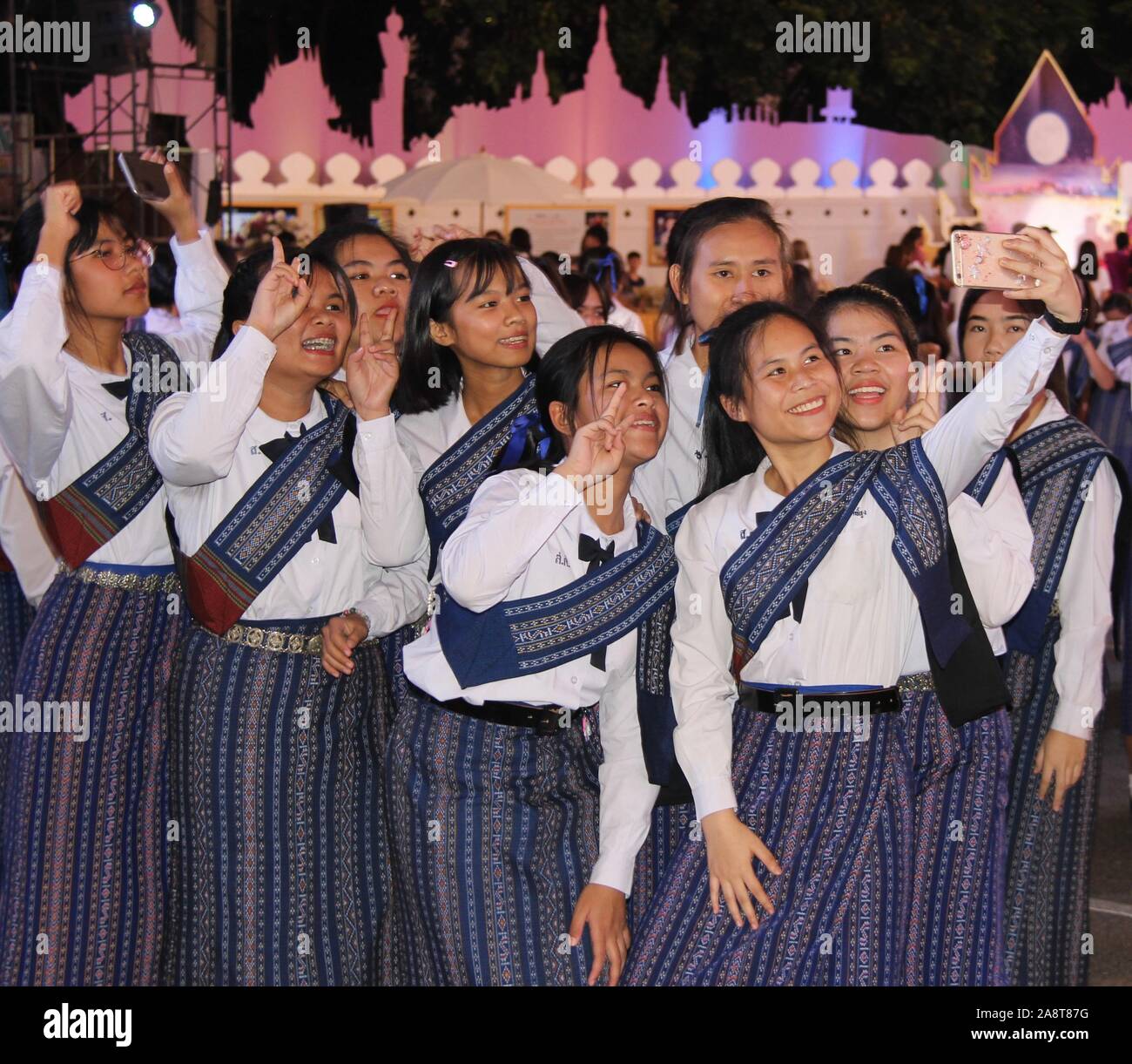 Antica buddista Siamese Loy Krathong feste danzanti Roi Et, Thailandia Foto Stock