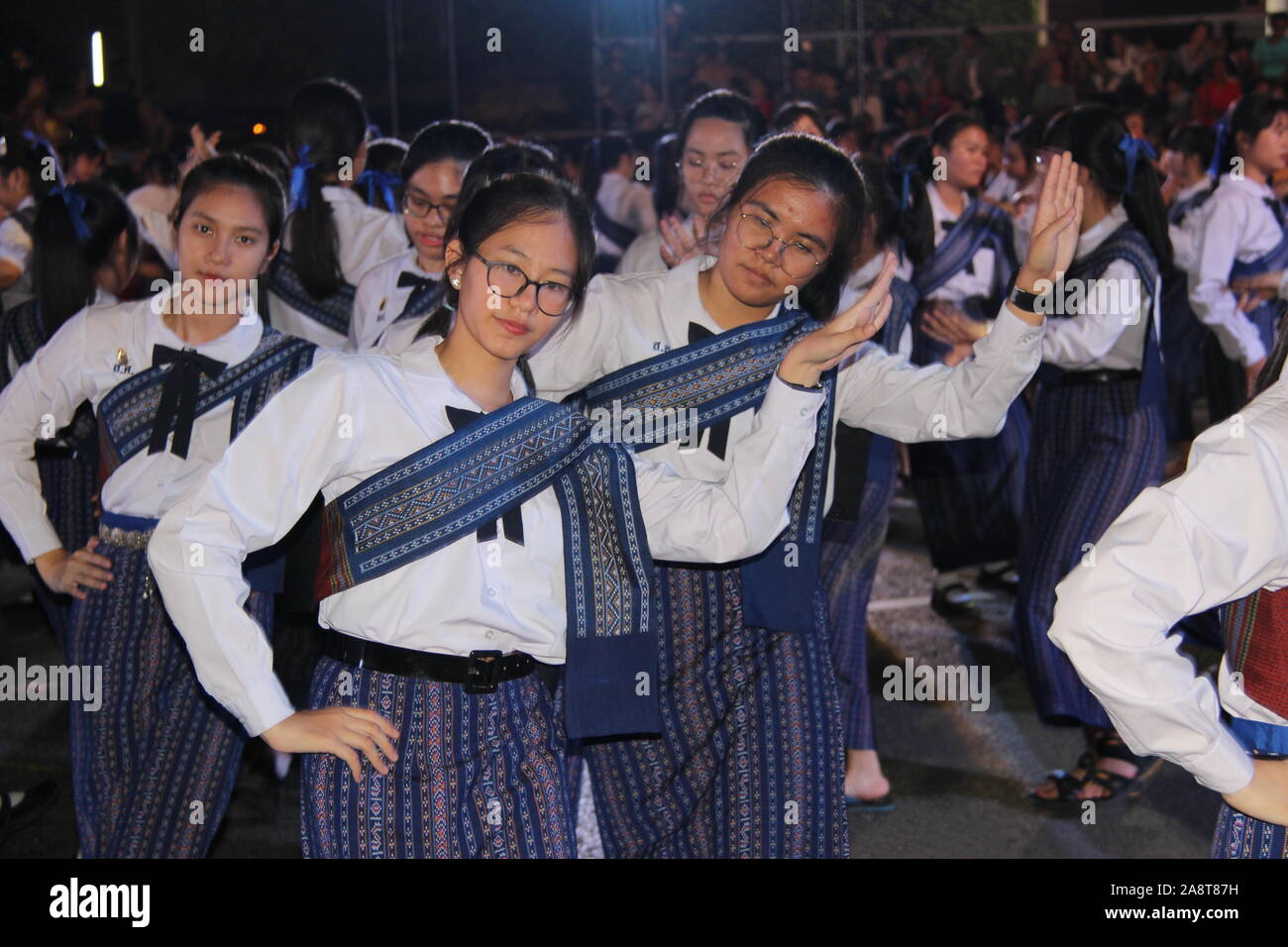 Antica buddista Siamese Loy Krathong feste danzanti Roi Et, Thailandia Foto Stock