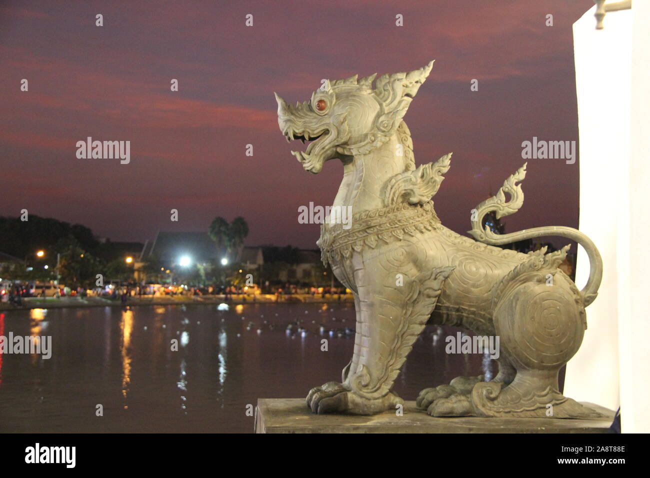 Antica buddista Siamese Loy Krathong feste danzanti Roi Et, Thailandia Foto Stock