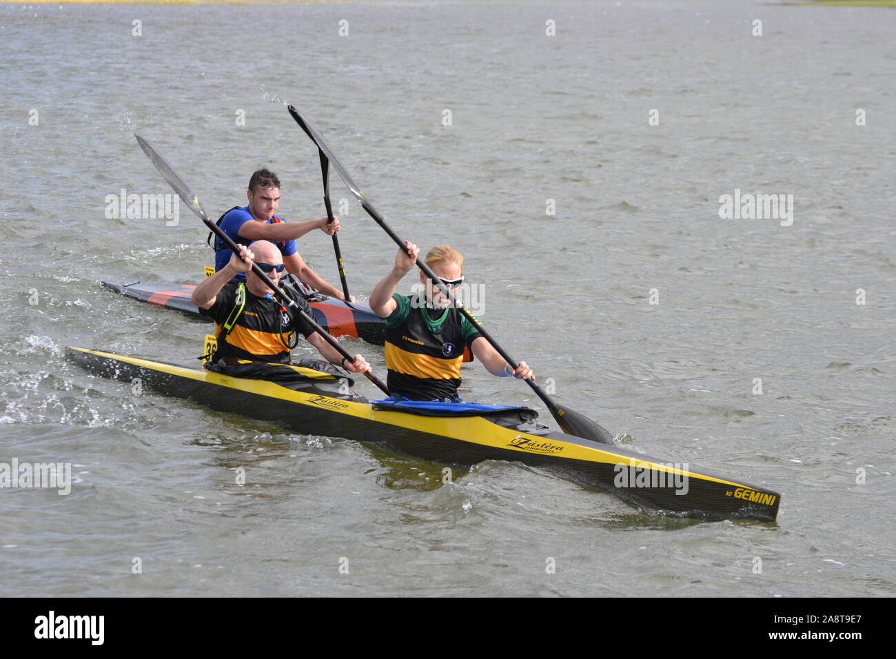 Corse di canoa sul fiume Hamble. Vista dal molo nel fiume Hamble Country Park. Hasler Finals 2019 Foto Stock