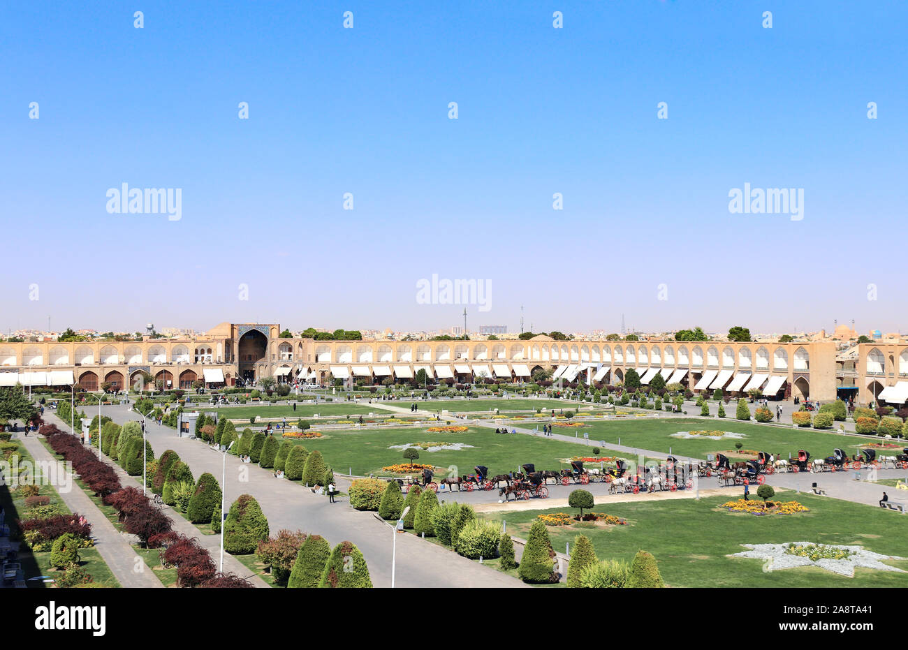 Il Grand Bazaar a Naqsh-e JAHAN Piazza (Piazza Shah, Imam Square), il secondo più grande luogo del mondo, Isfahan, Iran. Vista da Ali Qapu Palace. UNESCO w Foto Stock