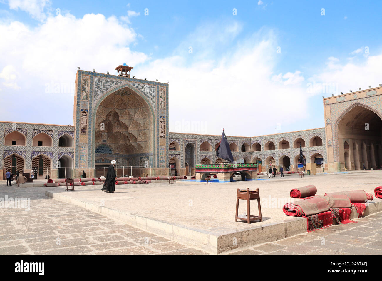 Cortile di Masjid-e Moschea Jameh (moschea Jame, Venerdì Moschea), di Isfahan, Iran. Patrimonio mondiale dell UNESCO Foto Stock