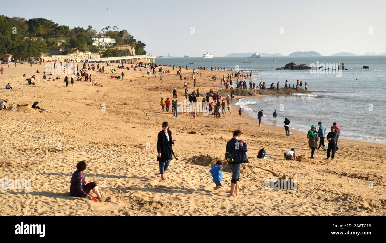 Xiamen Baicheng spiaggia sabbiosa da Taiwan Strait in inverno, Cina Foto Stock