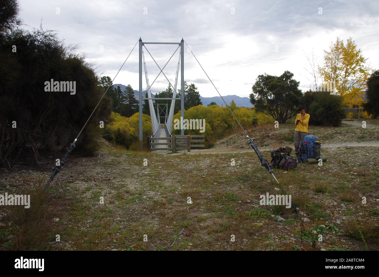 Ponte. Te Araroa Trail. Hawea via Fiume. Isola del Sud. Nuova Zelanda Foto Stock