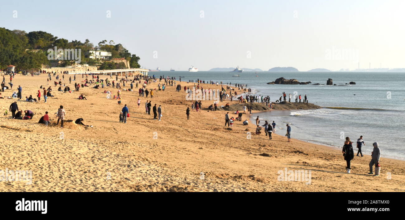 Xiamen Baicheng spiaggia sabbiosa da Taiwan Strait in inverno, Cina Foto Stock