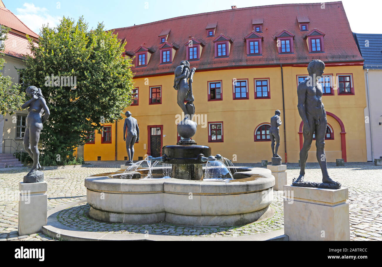 Halle (Saale), Germany-August 24, 2019: Cerchio della Vita la fontana della piazza del Duomo nel centro storico della città Foto Stock