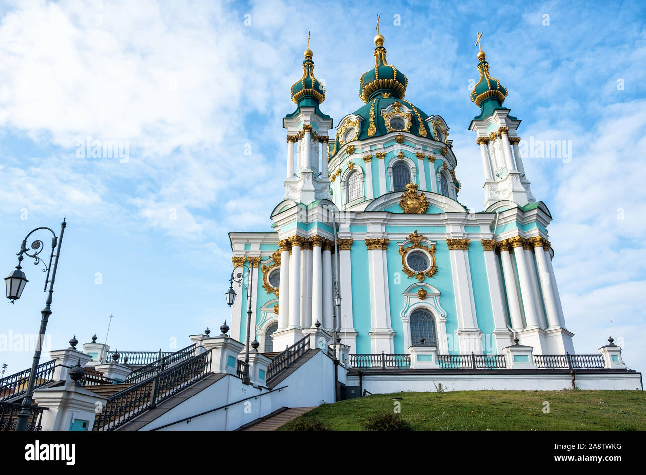Barocca di San Andrea la Chiesa (Cattedrale di Sant'Andrea, 1747 - 1754), progettato dall'architetto imperiale Bartolomeo Rastrelli. A Kiev, Ucraina Foto Stock