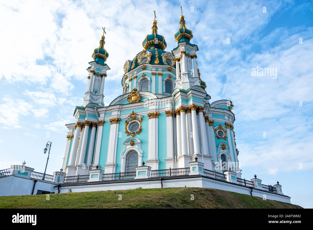 Barocca di San Andrea la Chiesa (Cattedrale di Sant'Andrea, 1747 - 1754), progettato dall'architetto imperiale Bartolomeo Rastrelli. A Kiev, Ucraina Foto Stock