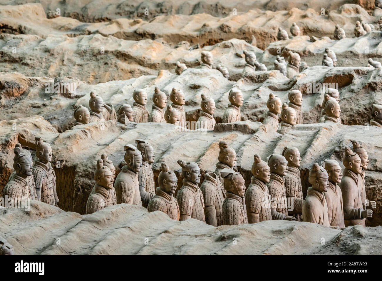 Sculture scavate le statue di terracotta di soldati dell esercito di Qin Shi Huang imperatore, Xian, Shaanxi, Cina Foto Stock