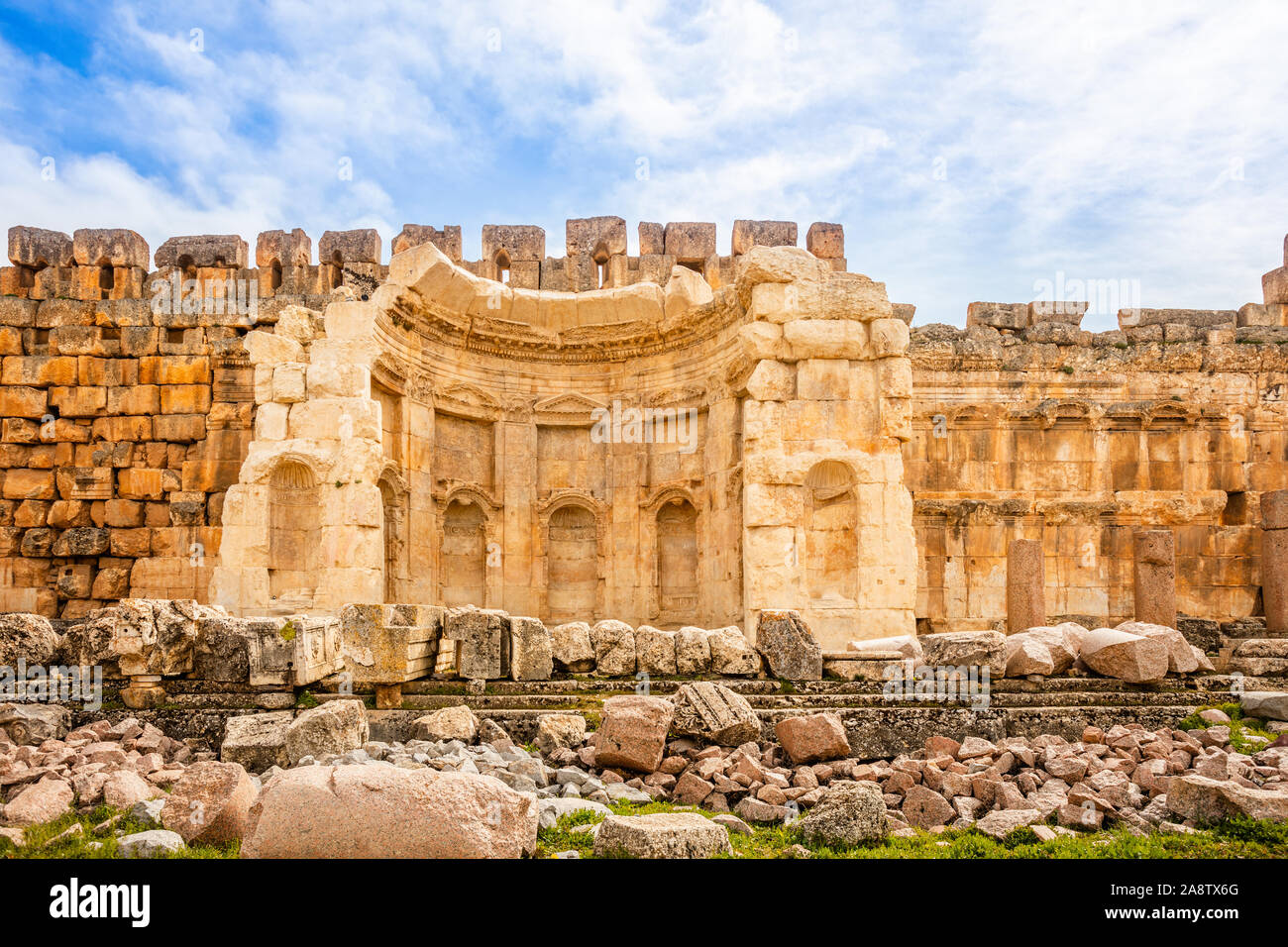 Le antiche rovine di Grand Court del tempio di Giove, Beqaa Valley, Baalbeck, Libano Foto Stock